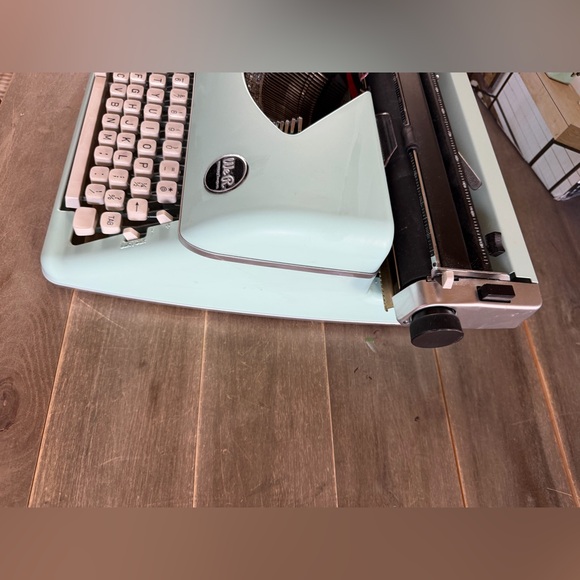 We R Memory Keepers | Typecast Typewriter | Mint | IN BOX - Picture 6 of 8